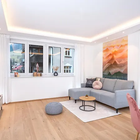 Zirbenruhe: Zentral & Modern Mit Naturflair Apartment