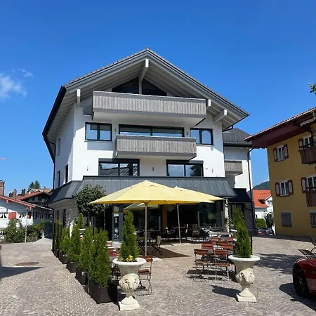 Apartment Zirbenruhe: Zentral & Modern Mit Naturflair Oberstaufen